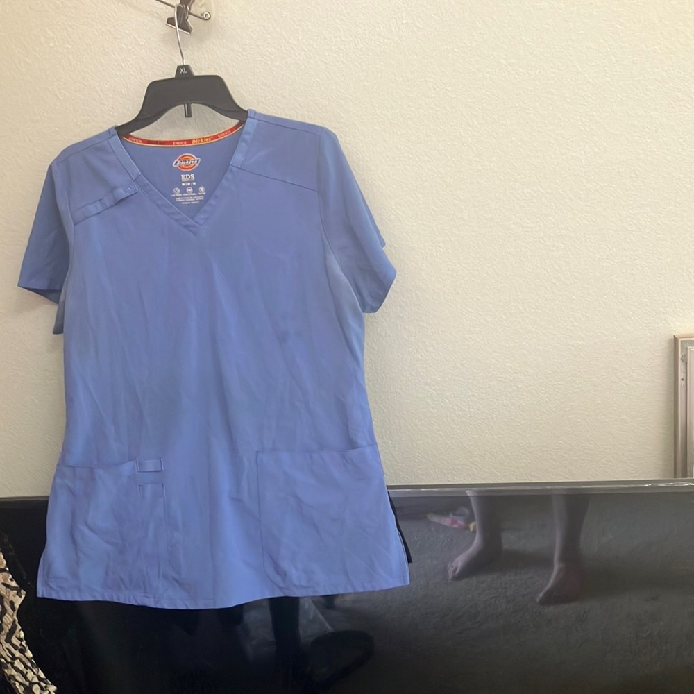 FINAL MARKDOWN Dickies scrub top medium